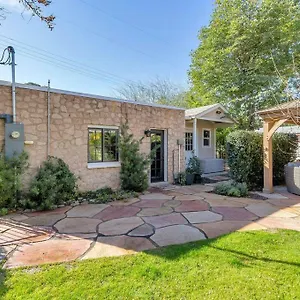  Guest house Little In Melrose! New Listing!